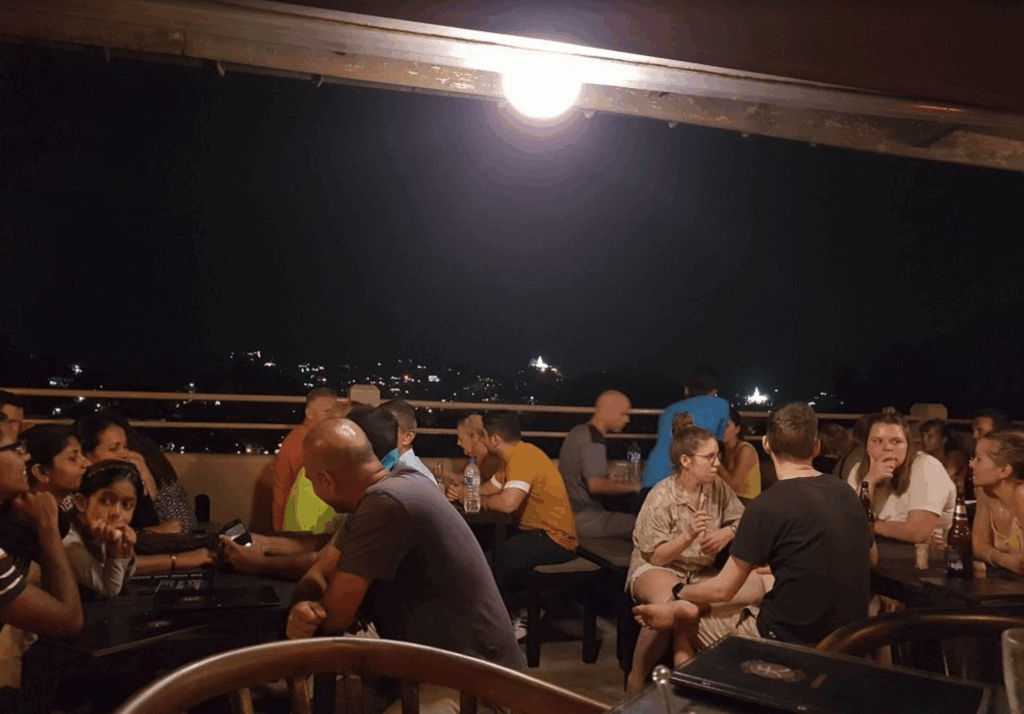 スライトリー・チルド・ラウンジ（Slightly Chilled Lounge & Bar）